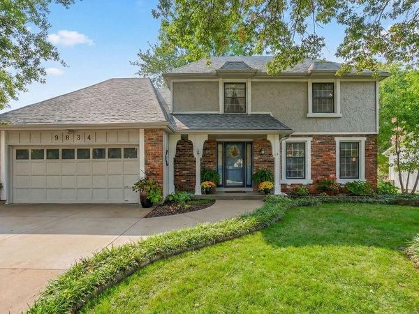 9834 W 101st Terrace, Overland Park, KS 66212