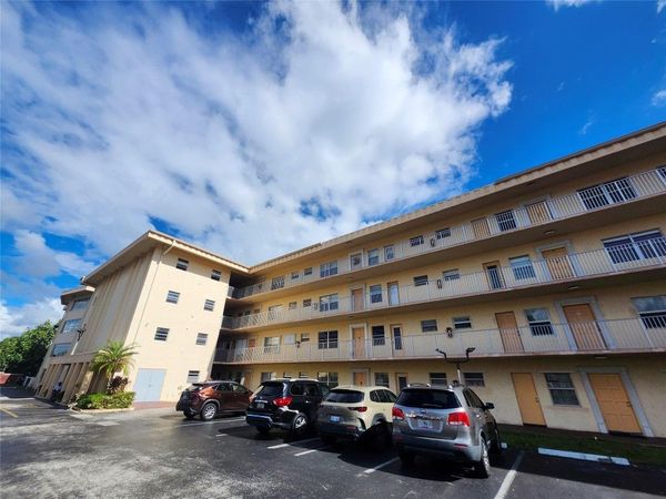 4191 NW 41ST ST, Unit 211, Lauderdale Lakes, FL 33319