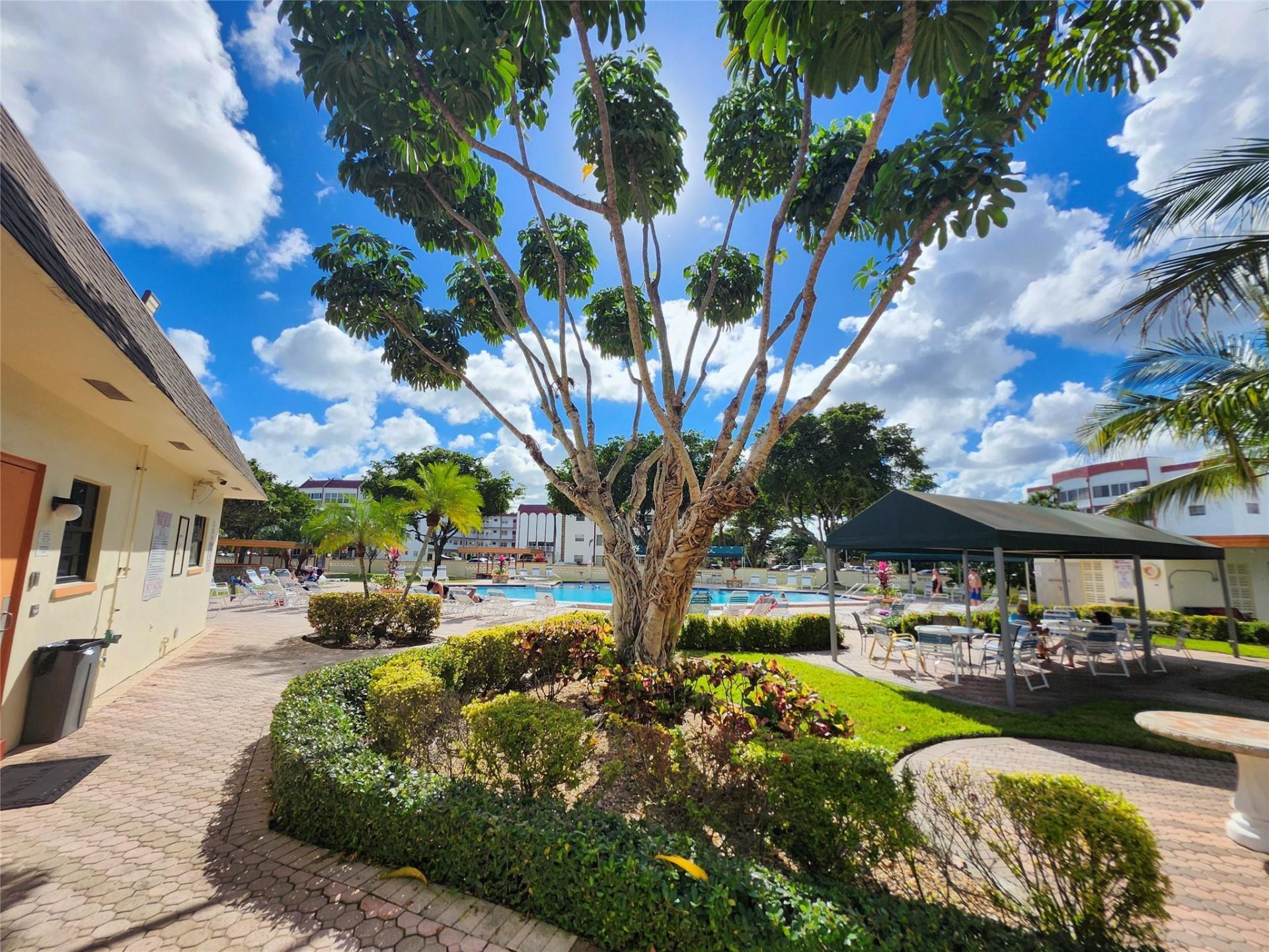 4191 NW 41st Street, Unit 211, Lauderdale Lakes, FL 33319 Photo