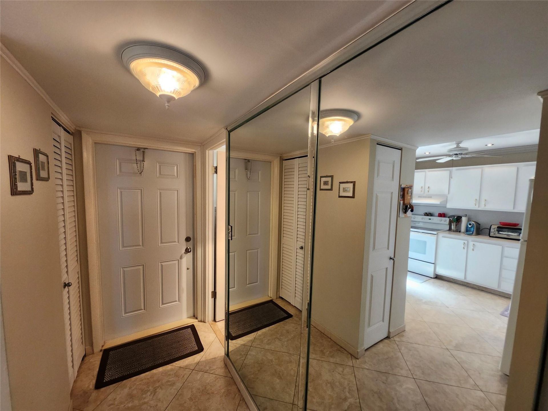 4191 NW 41st Street, Unit 211, Lauderdale Lakes, FL 33319 Photo
