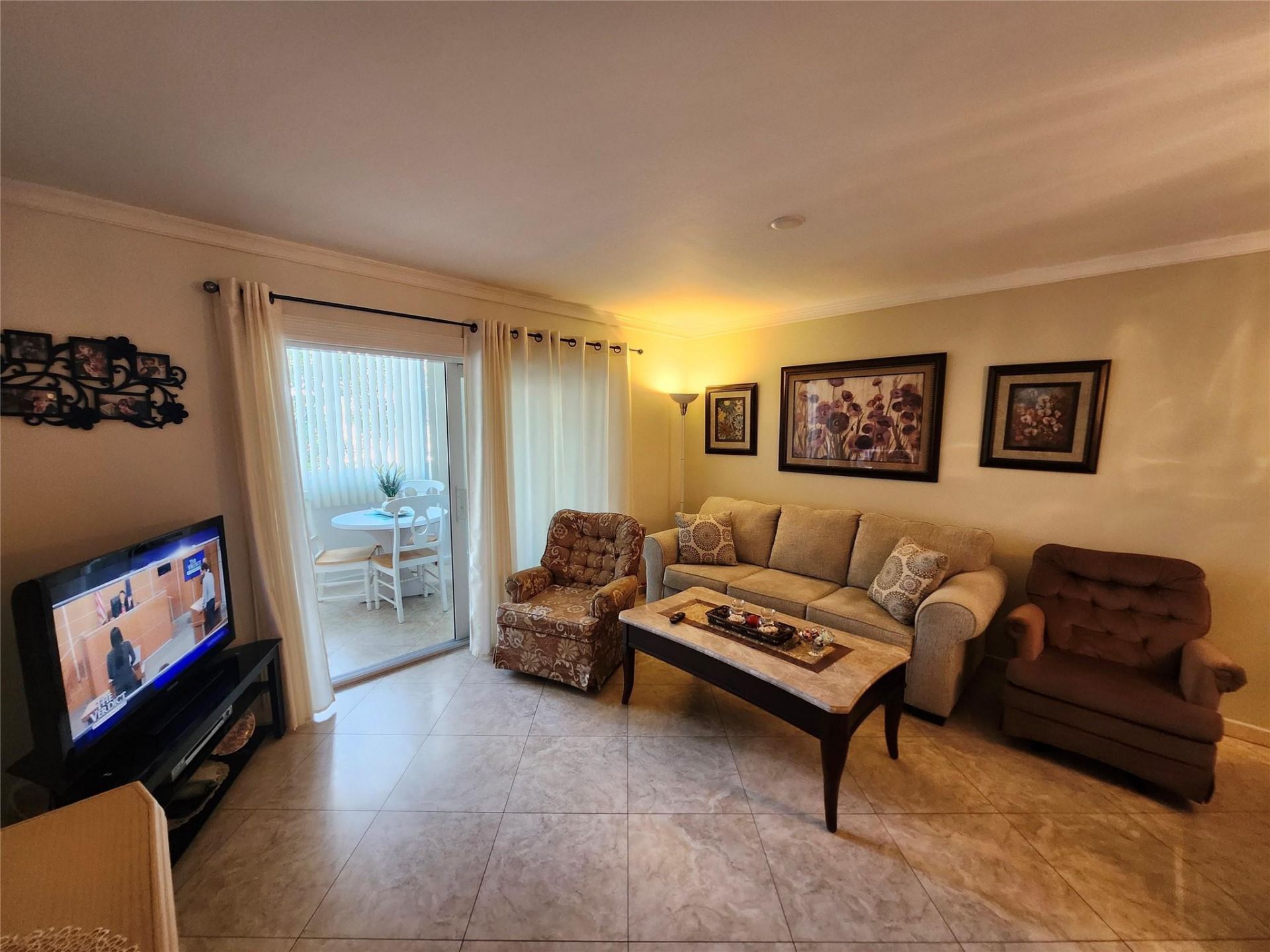 4191 NW 41st Street, Unit 211, Lauderdale Lakes, FL 33319 Photo