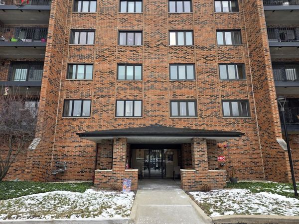 9377 Landings Lane, Unit M507, Des Plaines, IL 60016