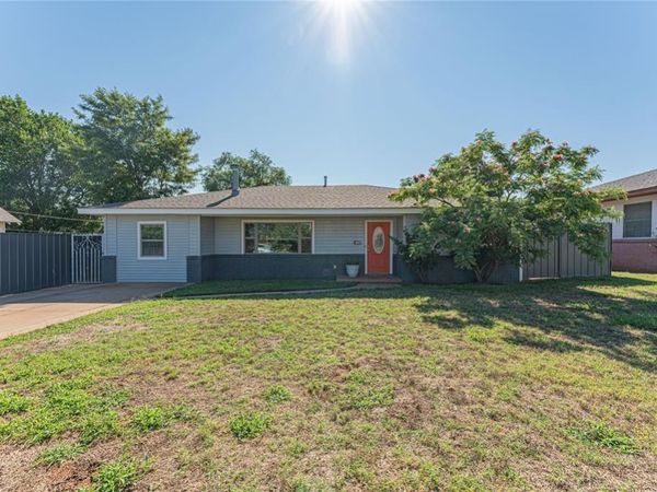 409 S 15th Street, Clinton, OK 73601