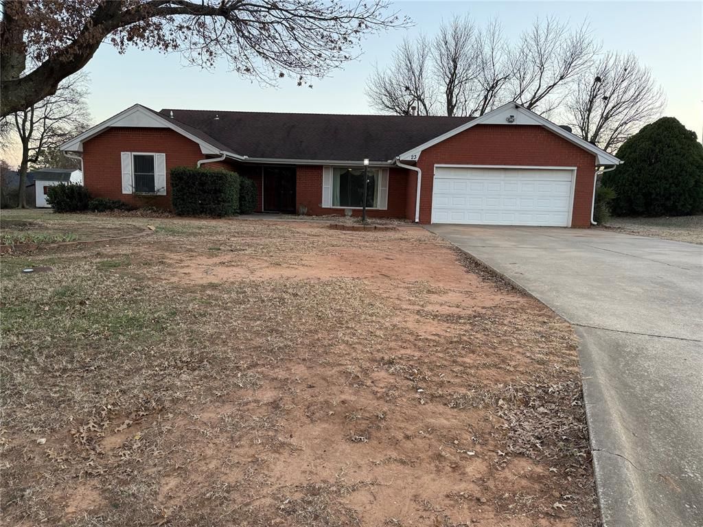 23 Oak Hill Road, Shawnee, OK 74804 Main Photo