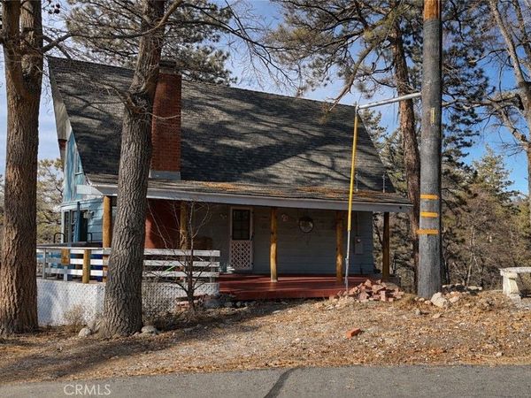 1172 Crags Lane, Fawnskin, CA 92333