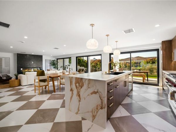 5 Curl, Corona Del Mar, CA 92625