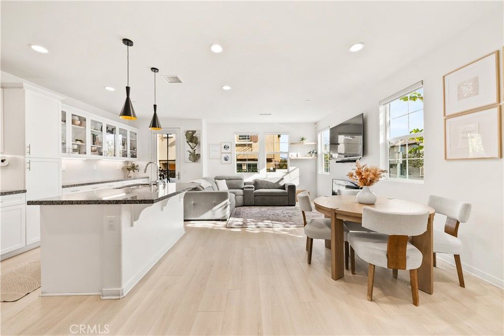 28687 Jardineras, Valencia, CA 91354 Main Photo