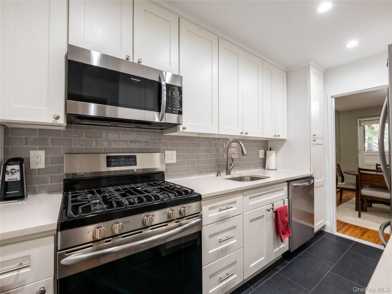 25 Park Place, Unit 2C, Great Neck, NY 11021 Main Photo