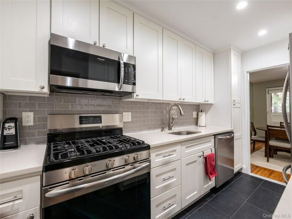 25 Park Place, Unit 2C, Great Neck, NY 11021