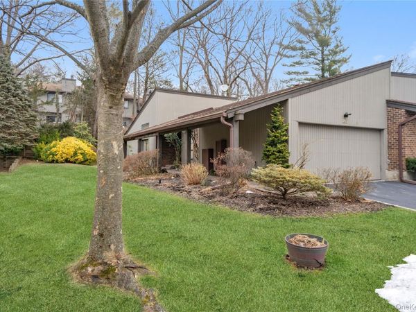 260 Vista Drive, Unit 260, Jericho, NY 11753