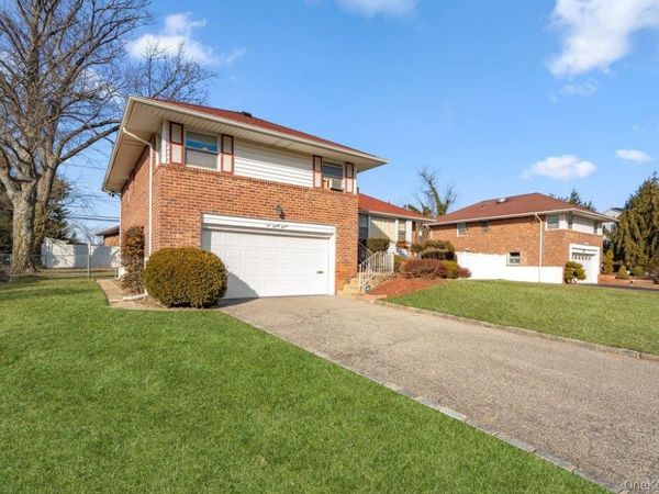 527 Alicia Drive, Westbury, NY 11590