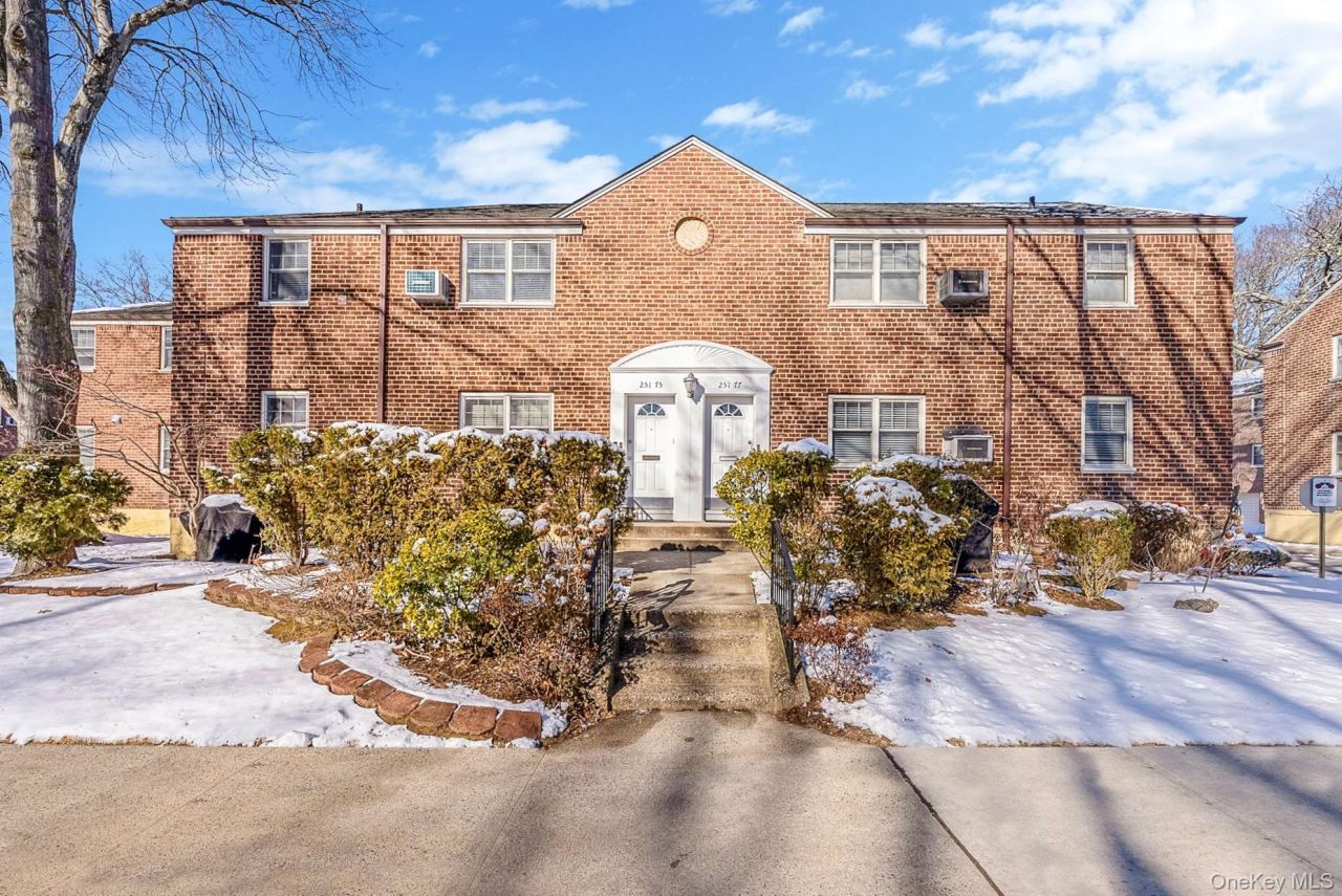 251-75 61st Avenue, Unit 2-702, Little Neck, NY 11362 Main Photo