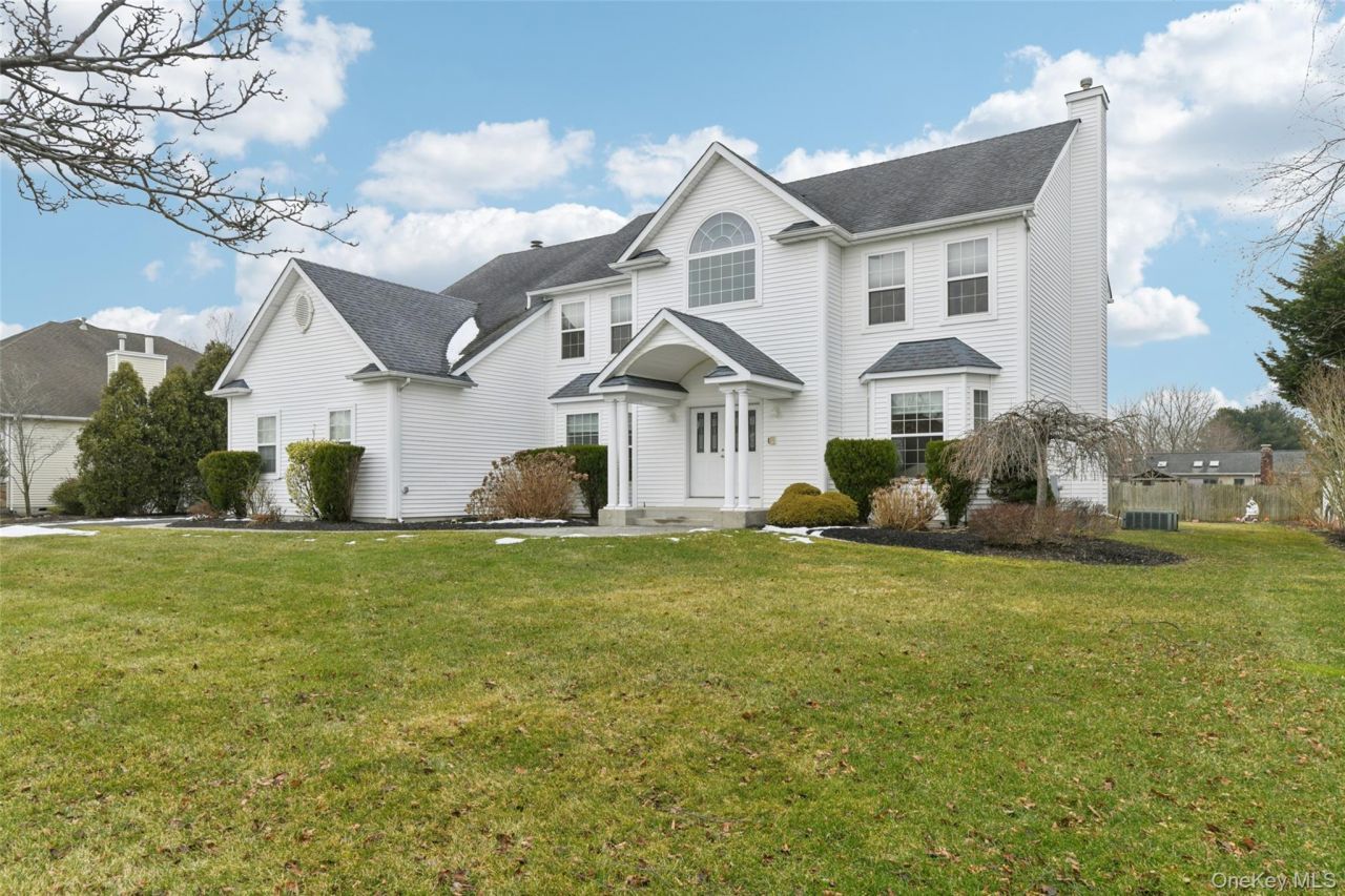 39 Island Trail Mount Sinai, NY 11766