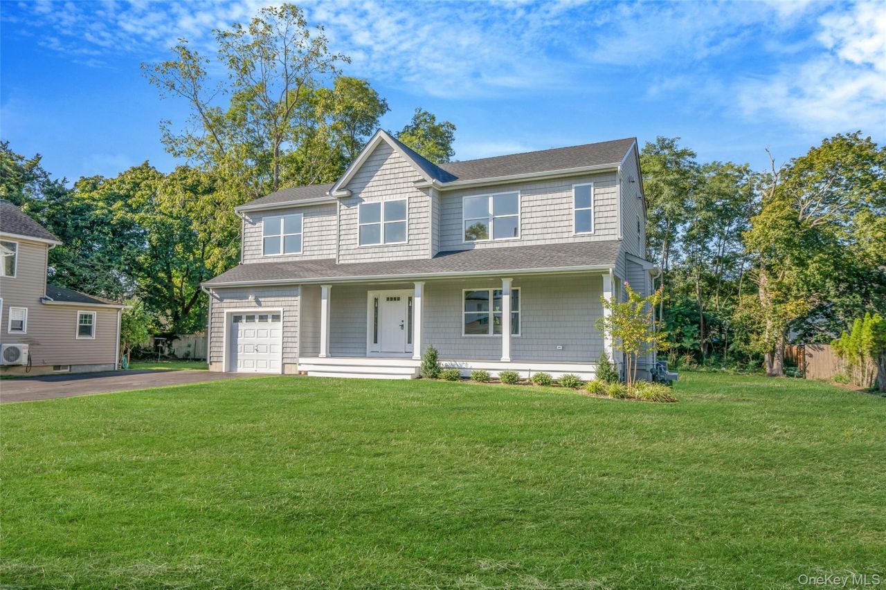 817 Pondview Road, Riverhead, NY 11901 Main Photo