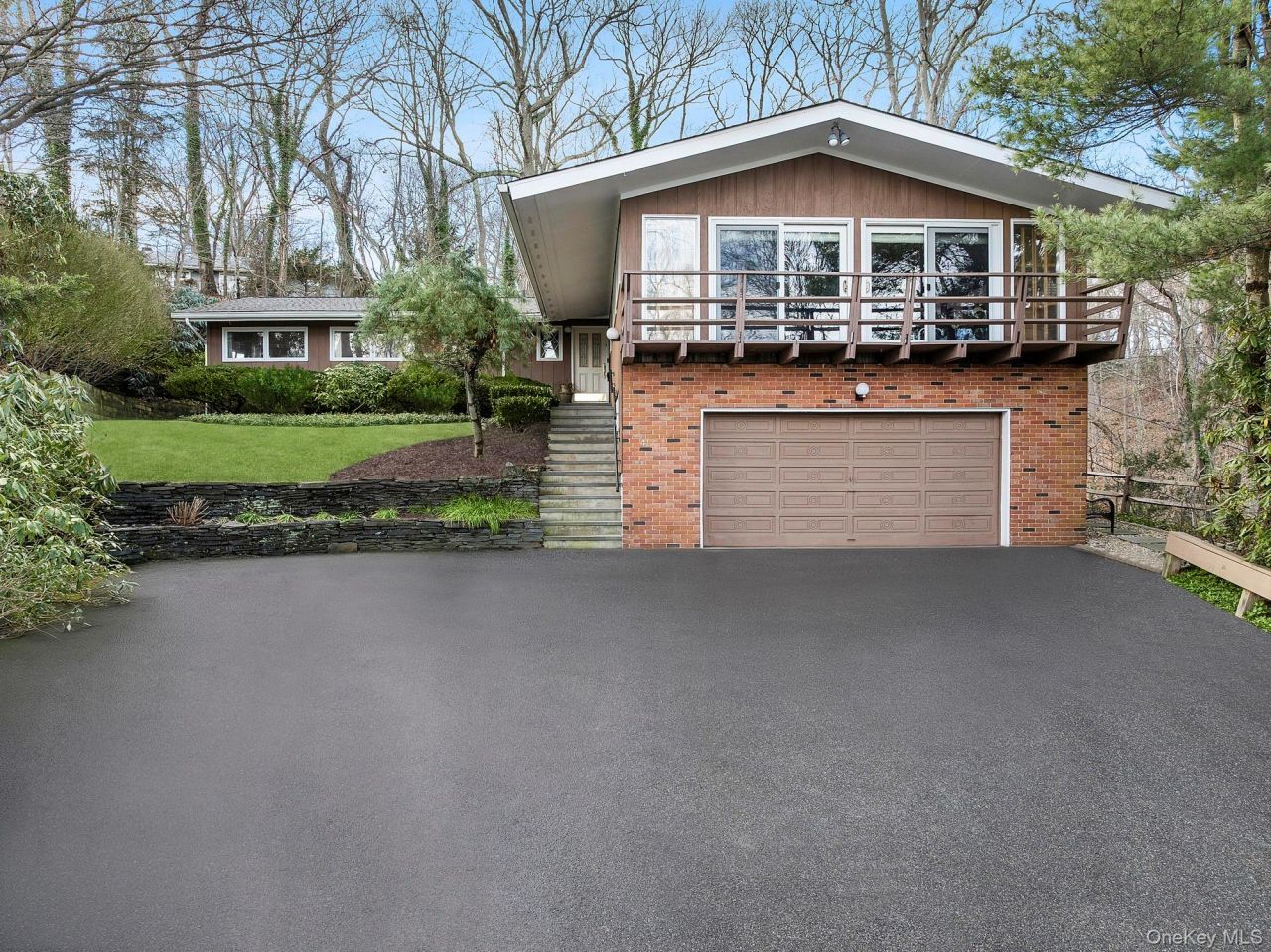 41 Spring Hollow Road, Centerport, NY 11721 Main Photo