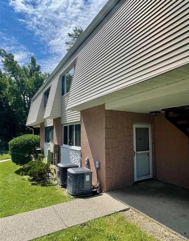 1201 Mcintosh Place, Unit 12A, Newburgh, NY 12550 Main Photo
