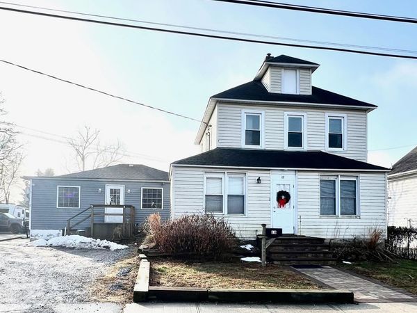 10 Hawley Avenue, West Islip, NY 11795