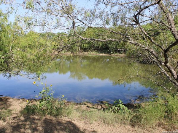 760 N GREYTOWN RD, St Hedwig, TX 78152
