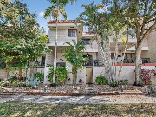 1401 NE 9th Street, Unit 13, Fort Lauderdale, FL 33304