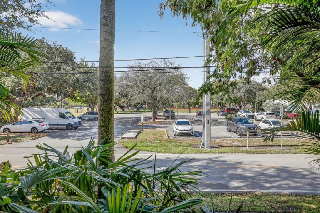 1401 NE 9th Street, Unit 13, Fort Lauderdale, FL 33304 Photo