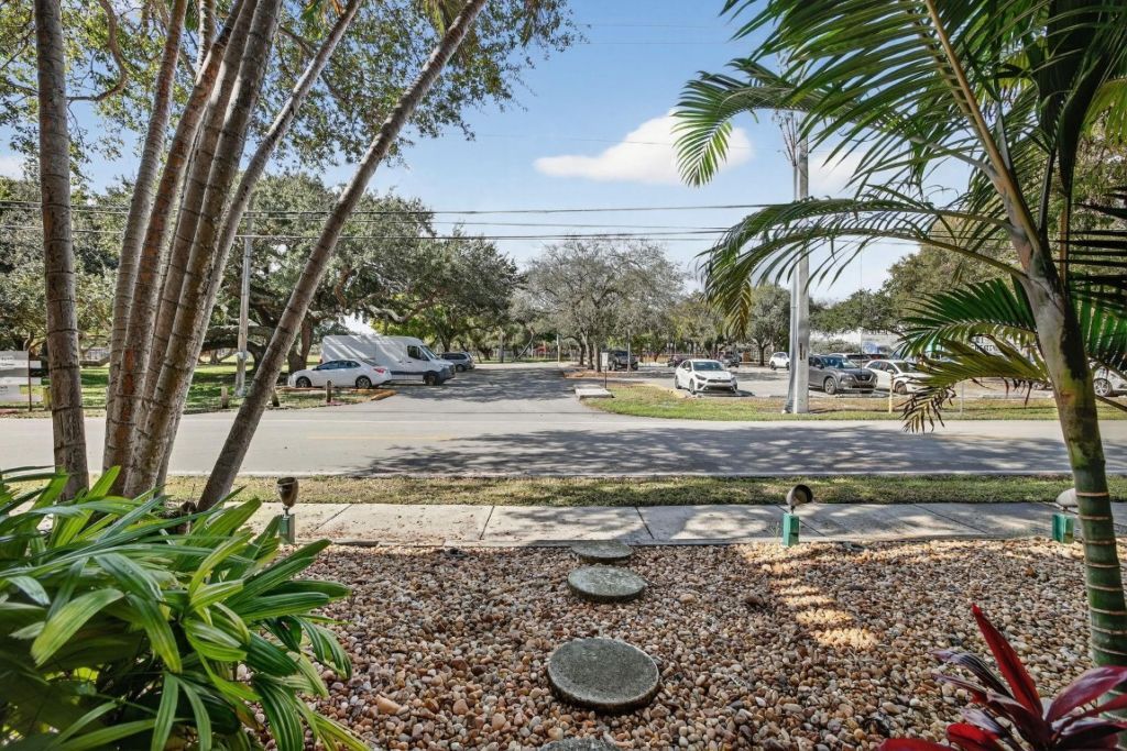 1401 NE 9th Street, Unit 13, Fort Lauderdale, FL 33304 Photo