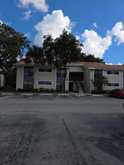 1542 Lake Crystal Drive, Unit H, West Palm Beach, FL 33411 Main Photo
