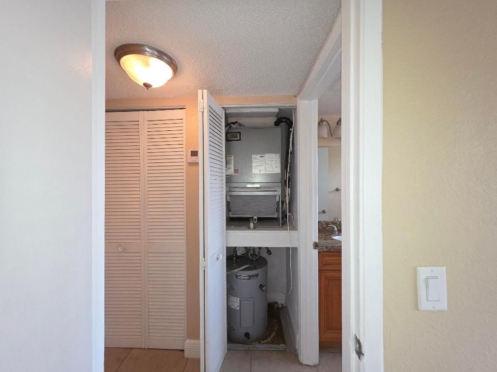 1542 Lake Crystal Drive, Unit H, West Palm Beach, FL 33411 Photo