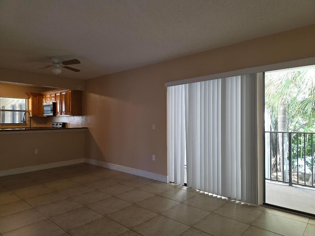 1542 Lake Crystal Drive, Unit H, West Palm Beach, FL 33411 Photo