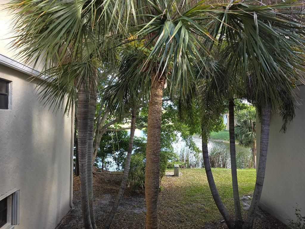 1542 Lake Crystal Drive, Unit H, West Palm Beach, FL 33411 Photo