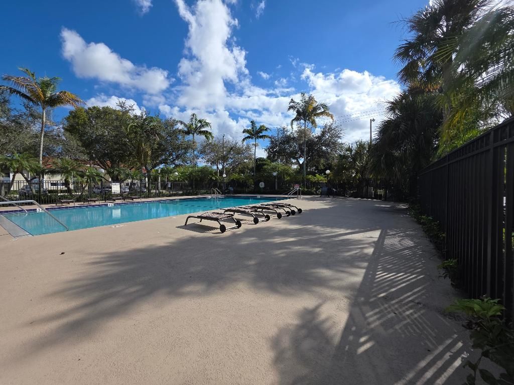 1542 Lake Crystal Drive, Unit H, West Palm Beach, FL 33411 Photo