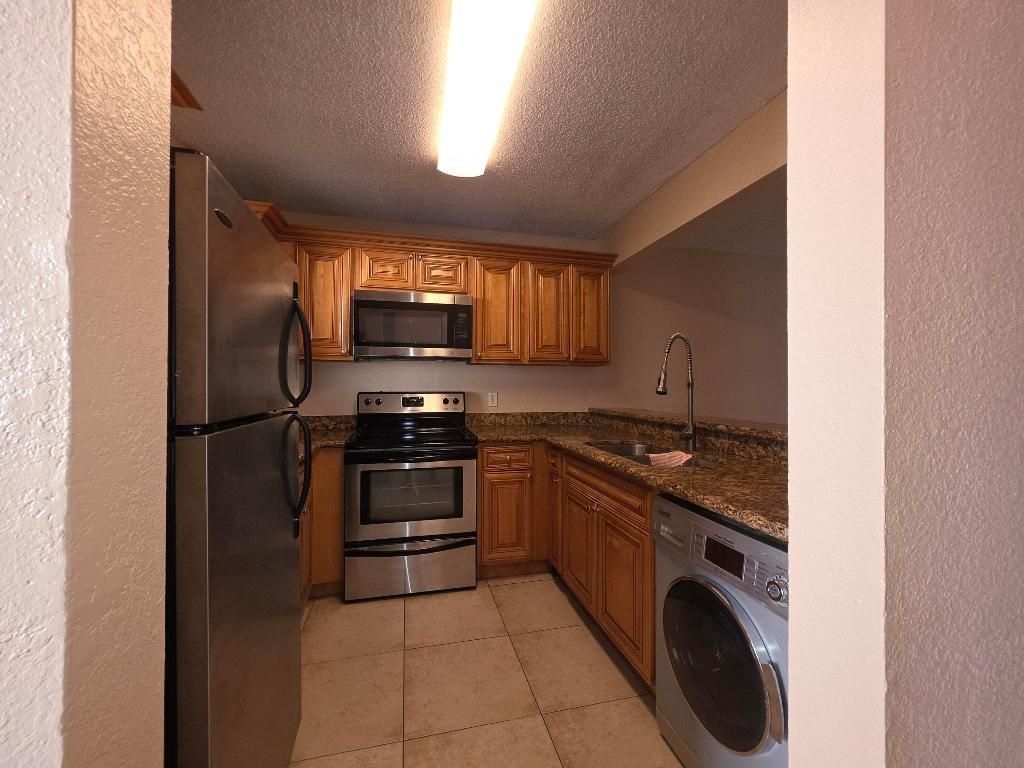 1542 Lake Crystal Drive, Unit H, West Palm Beach, FL 33411 Photo