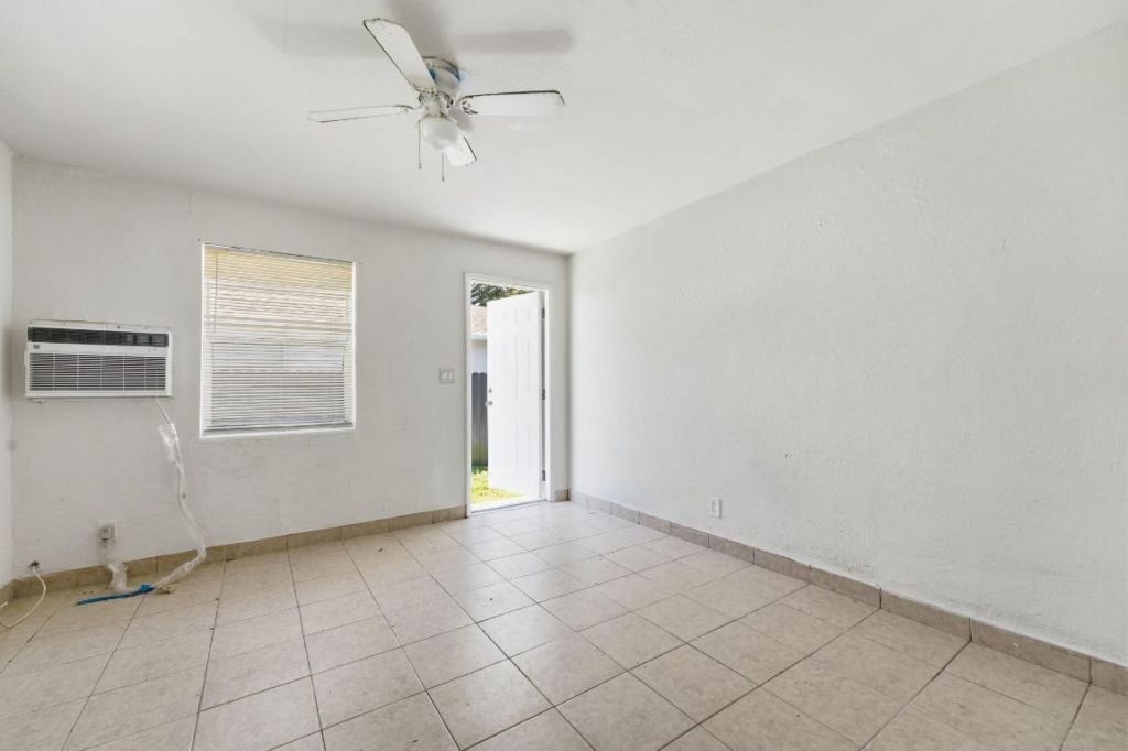406 NW 7th Court, Unit 1-4, Hallandale Beach, FL 33009 Photo