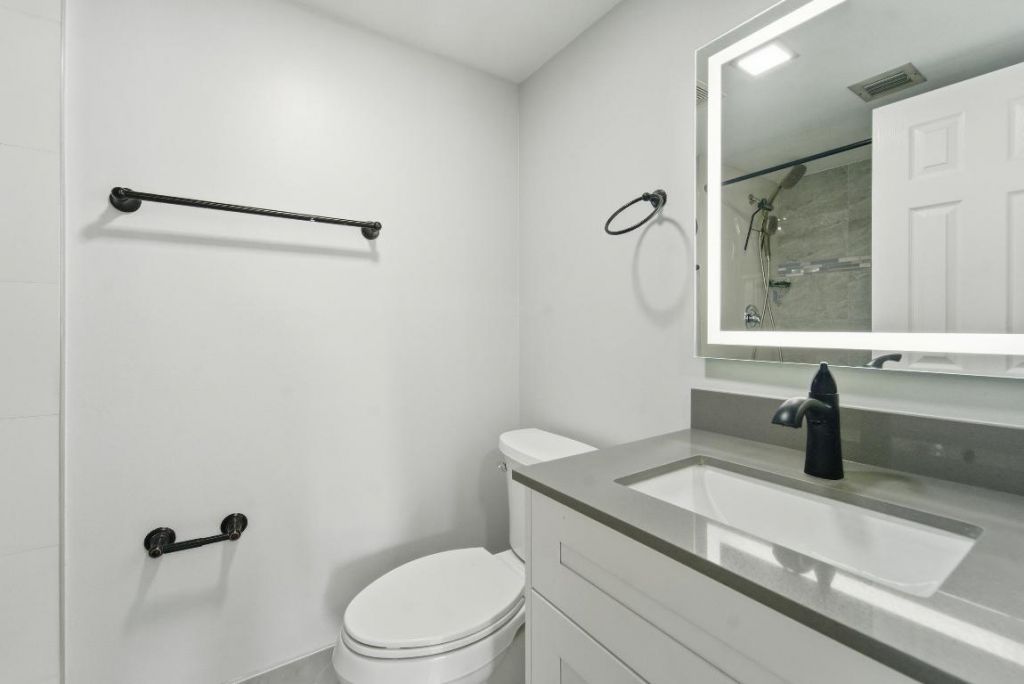 11477 NW 39th Court, Unit 203, Coral Springs, FL 33065 Photo