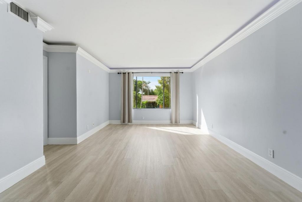 11477 NW 39th Court, Unit 203, Coral Springs, FL 33065 Photo