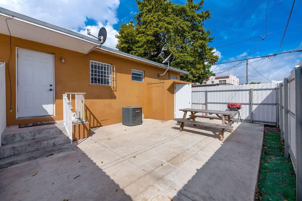 323 NW 21st Avenue, Miami, FL 33125 Photo