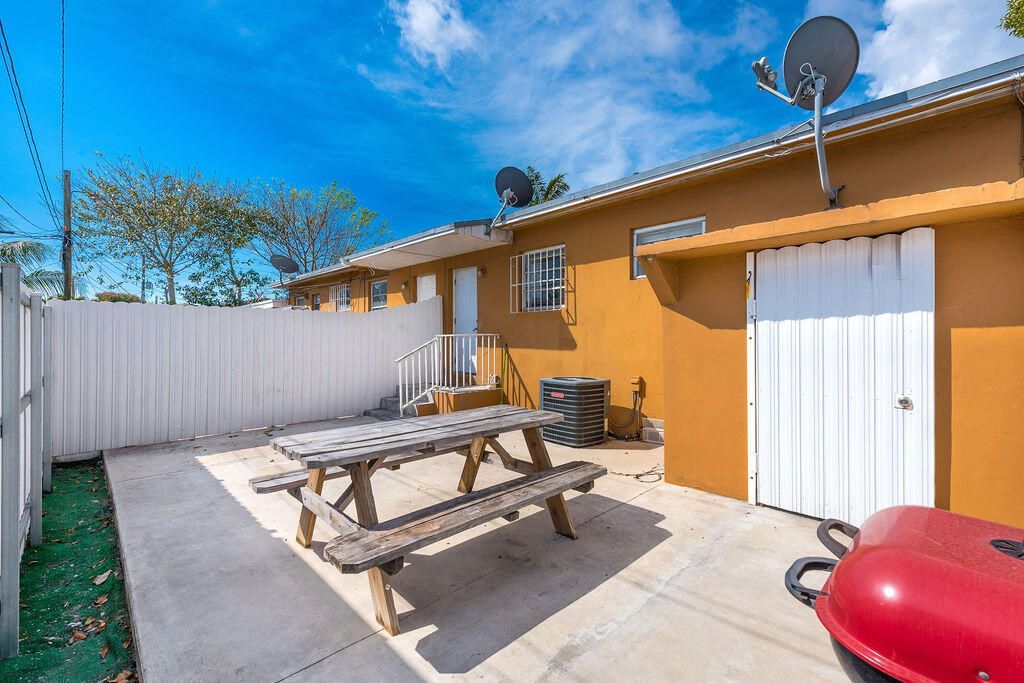 323 NW 21st Avenue, Miami, FL 33125 Photo