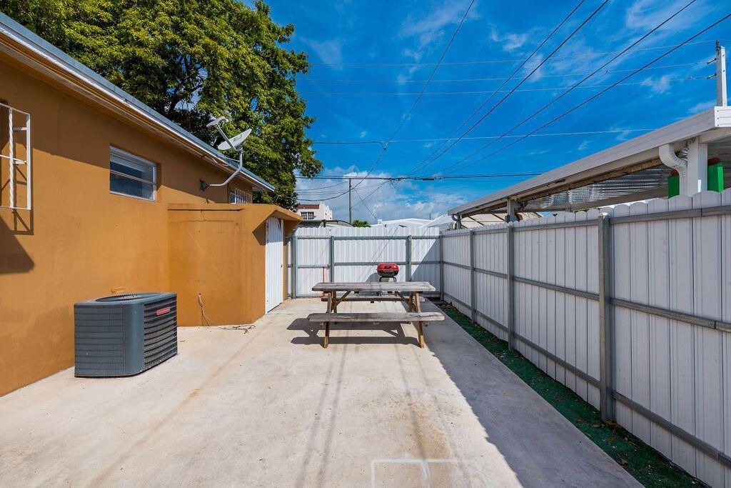 323 NW 21st Avenue, Miami, FL 33125 Photo