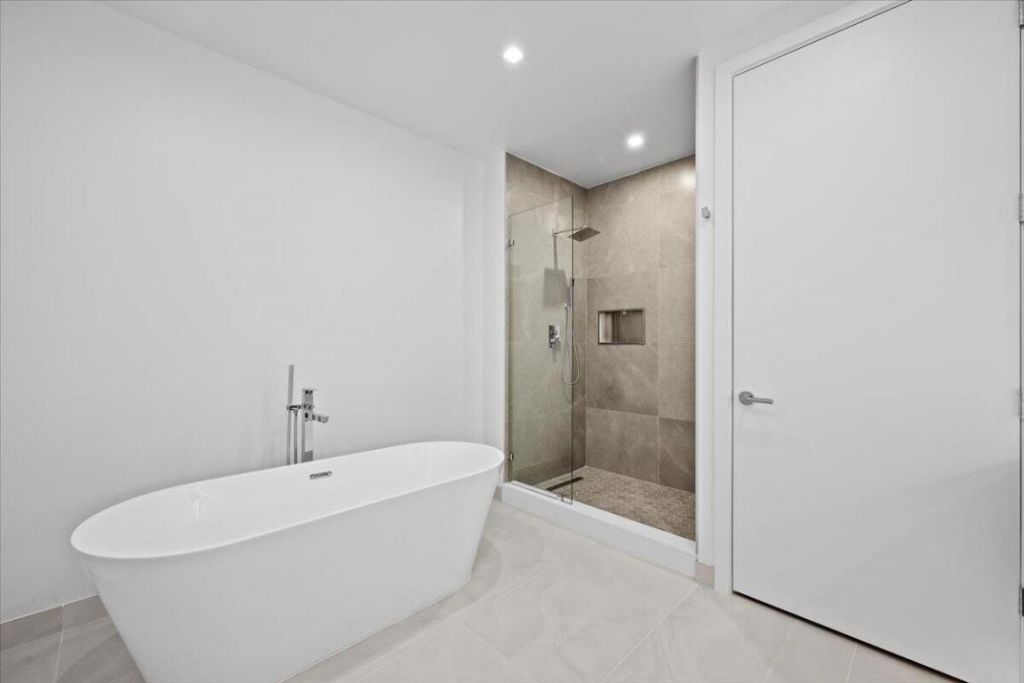220 Lake Shore Drive, Unit 1706, Lake Park, FL 33403 Photo
