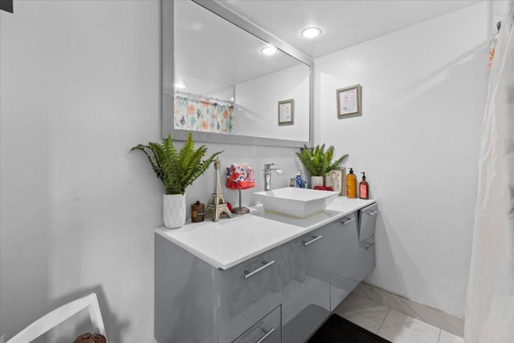 2704 27th Way, West Palm Beach, FL 33407 Photo