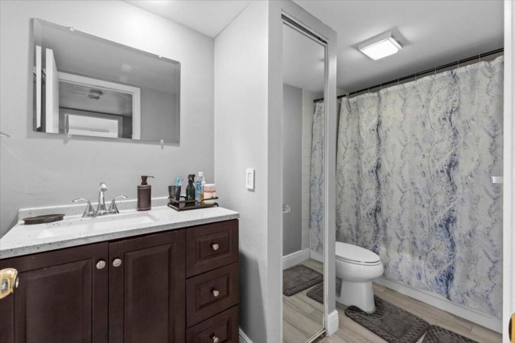 2704 27th Way, West Palm Beach, FL 33407 Photo