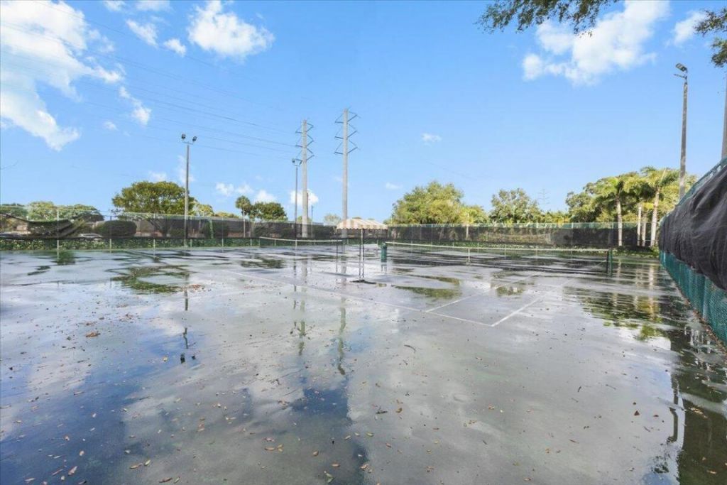 2704 27th Way, West Palm Beach, FL 33407 Photo