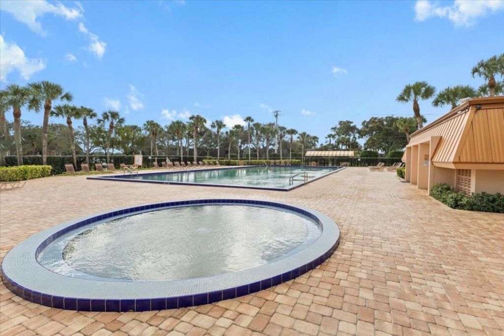 2704 27th Way, West Palm Beach, FL 33407 Photo