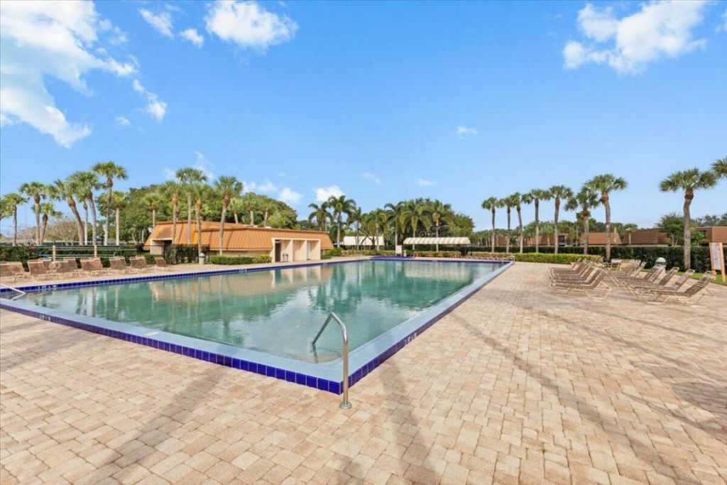 2704 27th Way, West Palm Beach, FL 33407 Photo