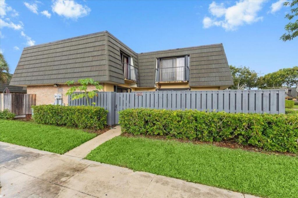 2704 27th Way, West Palm Beach, FL 33407 Photo