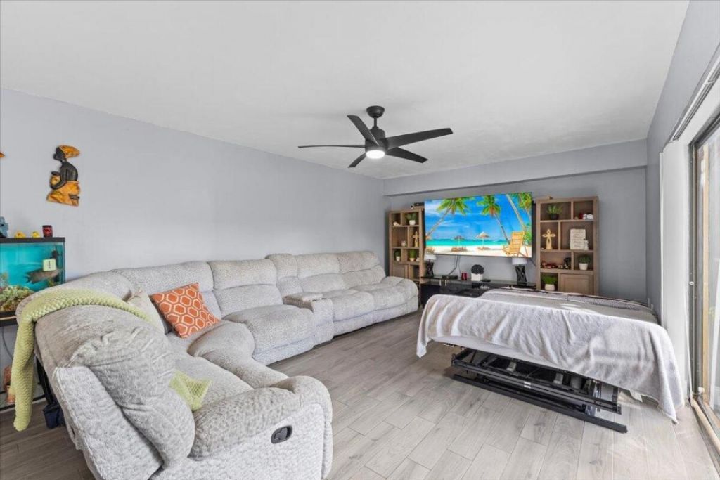 2704 27th Way, West Palm Beach, FL 33407 Photo