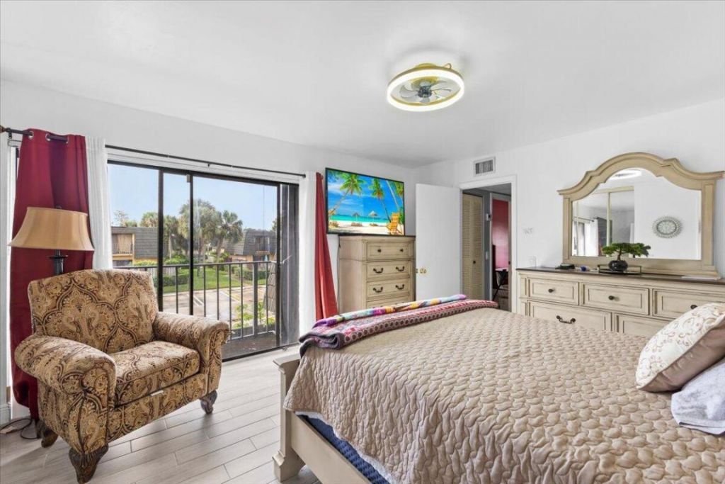 2704 27th Way, West Palm Beach, FL 33407 Photo