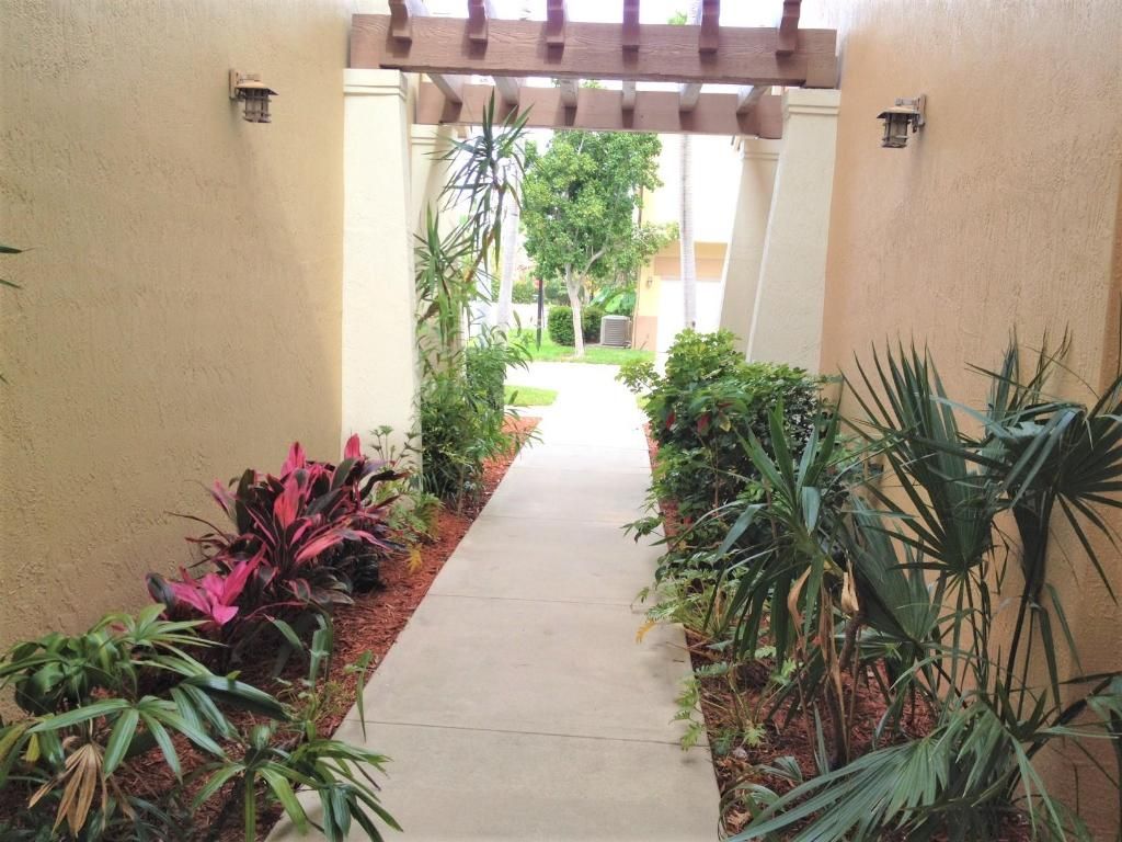 685 Pacific Grove Drive, Unit 2, West Palm Beach, FL 33401 Photo