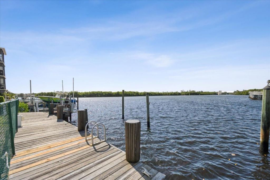 689 NE 6th Court, Unit 4010, Boynton Beach, FL 33435 Photo