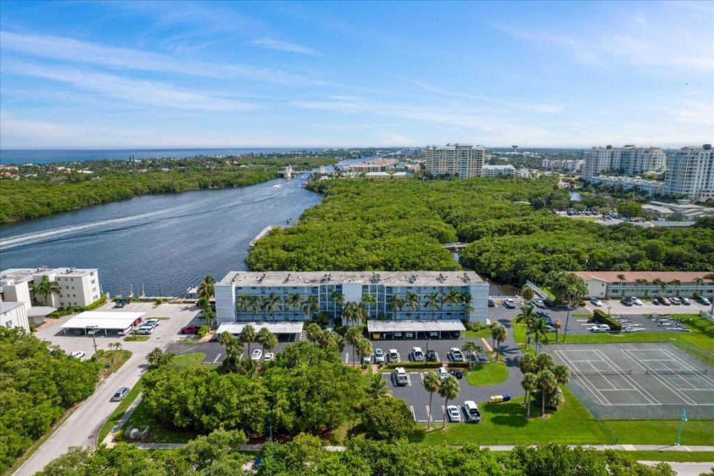 689 NE 6th Court, Unit 4010, Boynton Beach, FL 33435 Photo