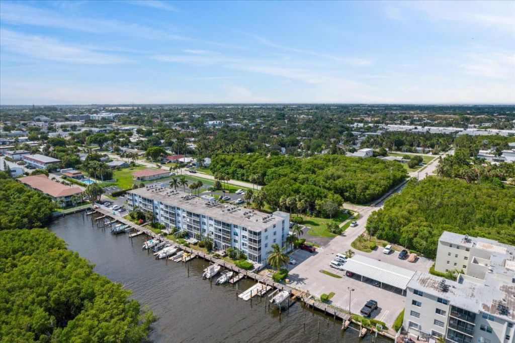 689 NE 6th Court, Unit 4010, Boynton Beach, FL 33435 Photo